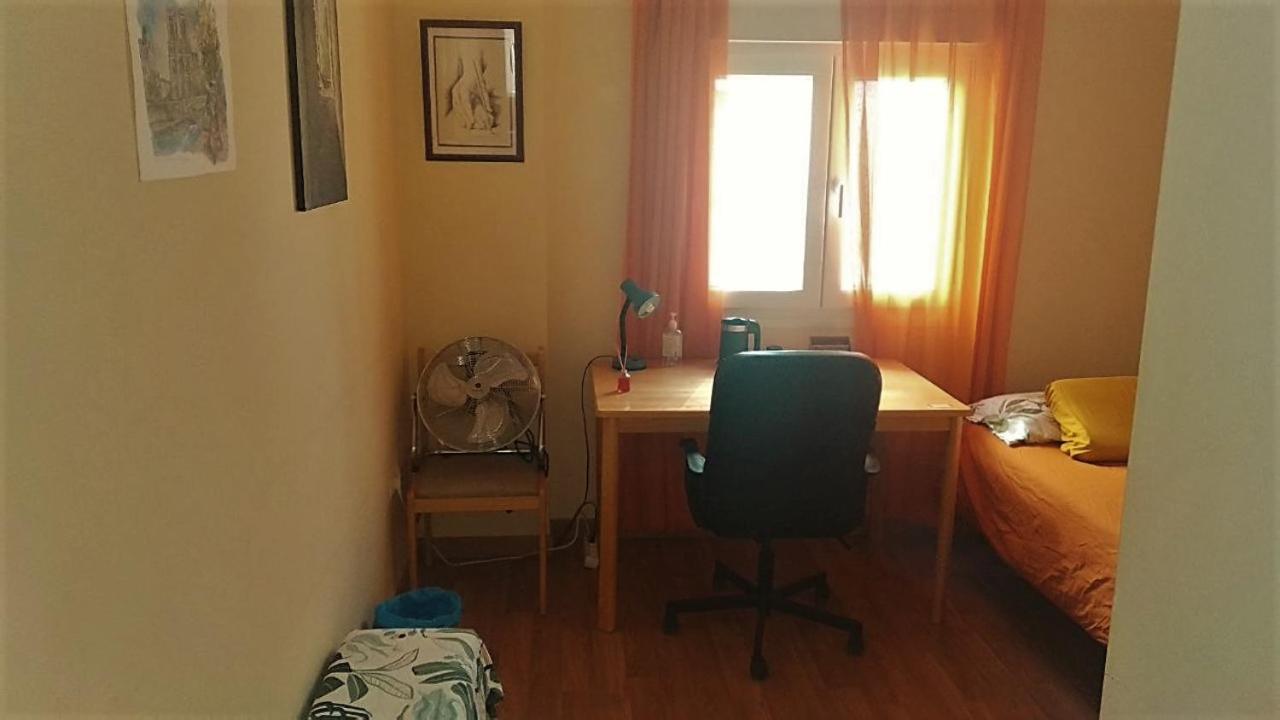 4 Estaciones Bnb Seville Luaran gambar